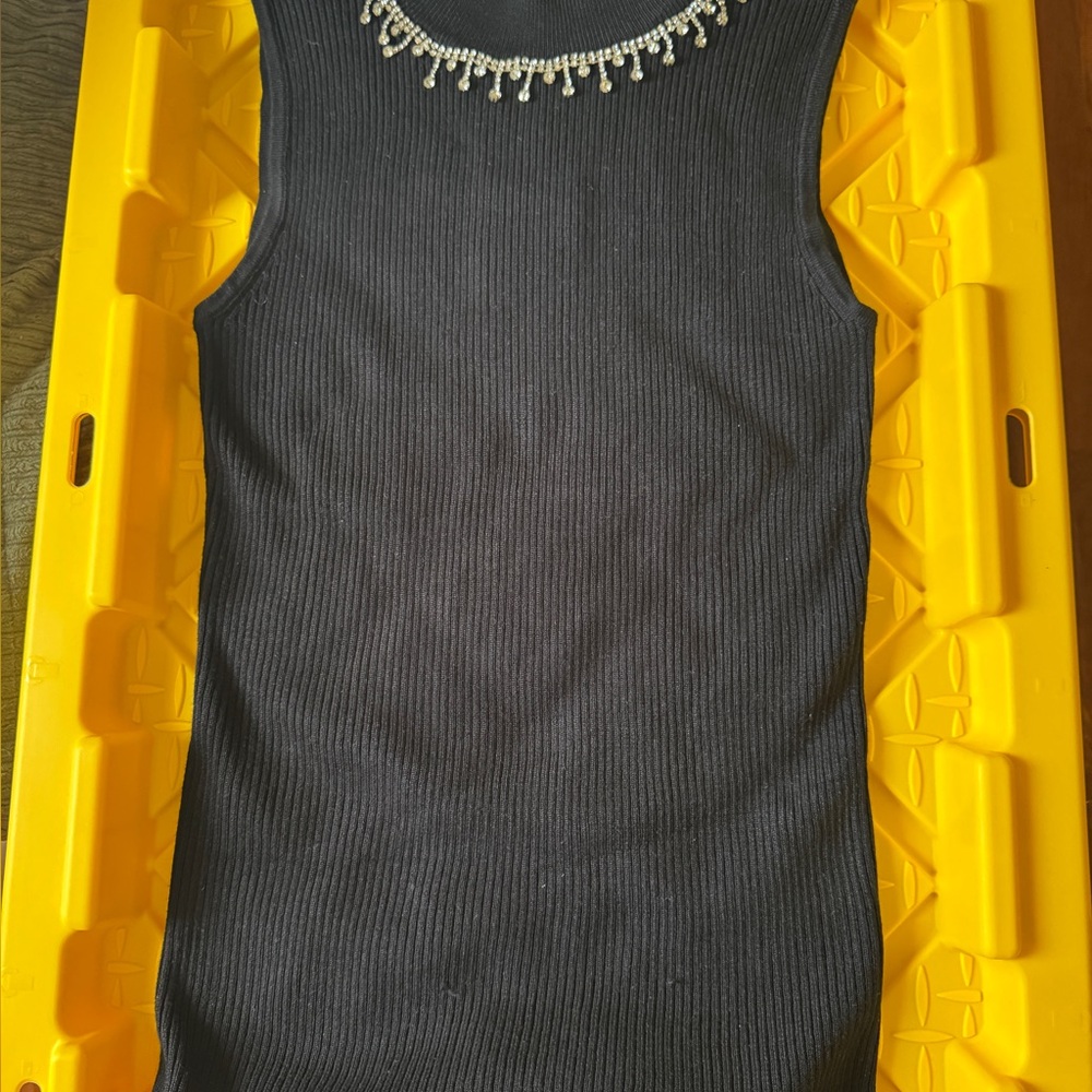CARMEN TOP WITH EMBELLISHMENTS
NWT SIZE S